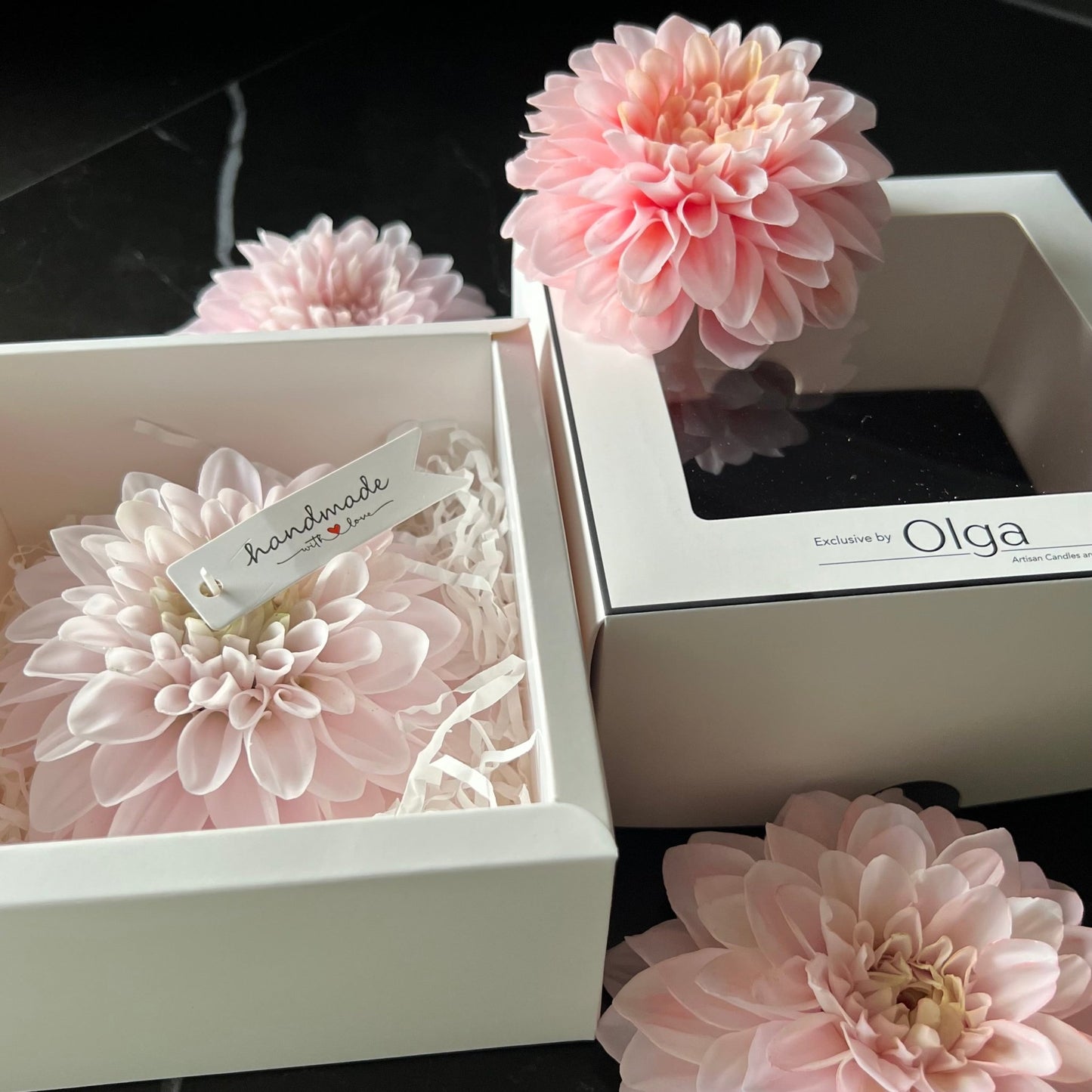 Siganture Dahlia Kerze - Exclusive by Olga