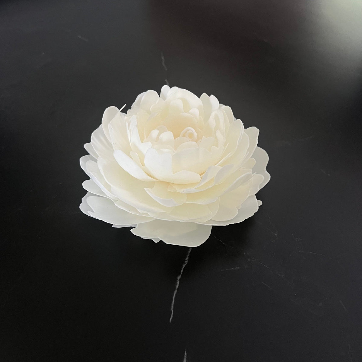 Peony Blumenkerze Weiß – handgemacht aus Bienenwachs